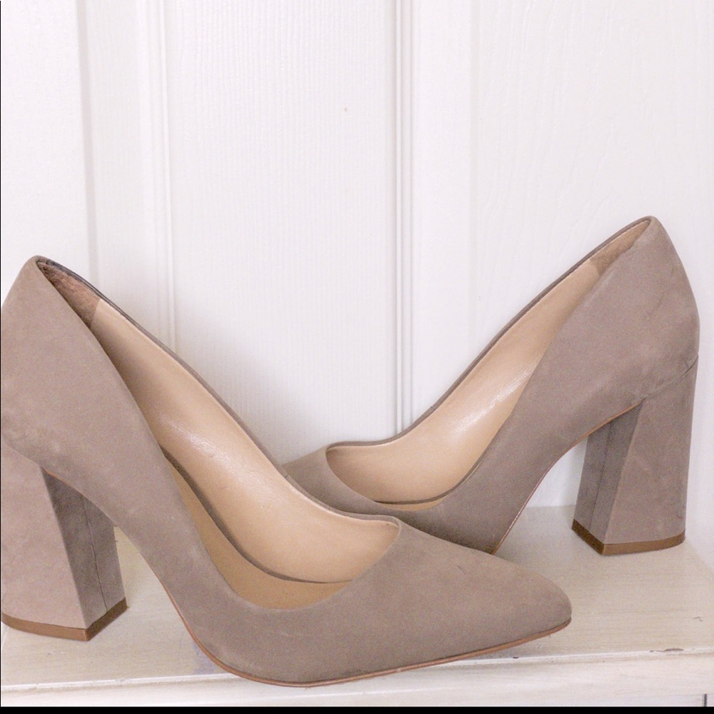 Vince Camuto heel, Size 8 1/2